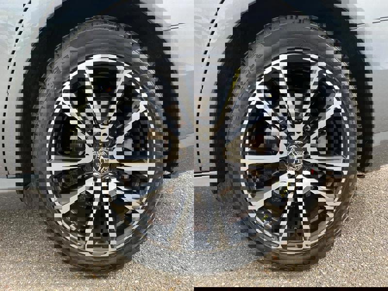 Image Mercedes-Benz 汃獡敳䔠䈠牥楬敮 200 2.0 184 Avantgarde Carplay Clim Bi-zone Caméra PA Sièges élec chauffants Bluetooth Toit ouvrant 